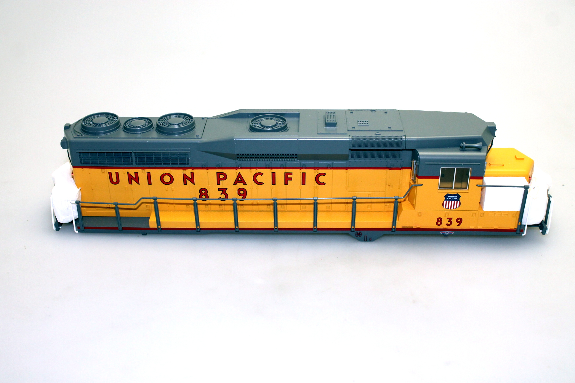 (image for) Loco Shell - Union Pacific #839 (O Scale GP-30)